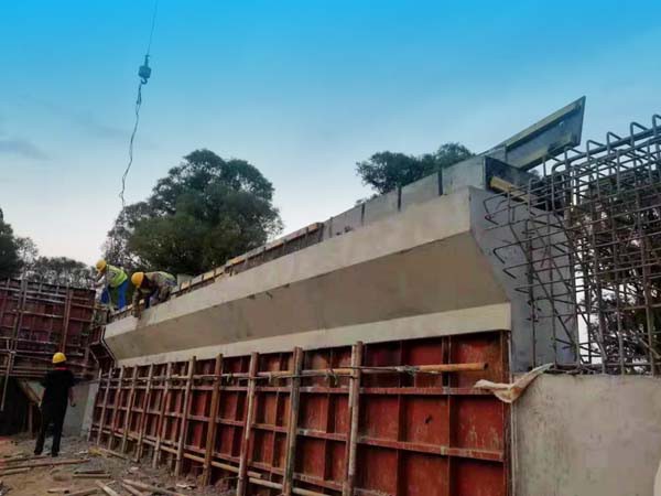 定西至臨洮高速公路工程橋梁下部構造施工大干熱潮 定西至臨洮高速公路工程橋梁下部構造施工大干熱潮