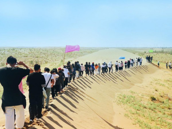 甘肅建投新能源公司沙漠研學(xué)旅行基地  舉辦“凝心聚力·激揚青春”主題團建活動