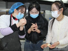 弘揚(yáng)傳統(tǒng)迎冬至 餃香四溢暖人心 ——新能源公司開(kāi)展冬至包餃子活動(dòng)