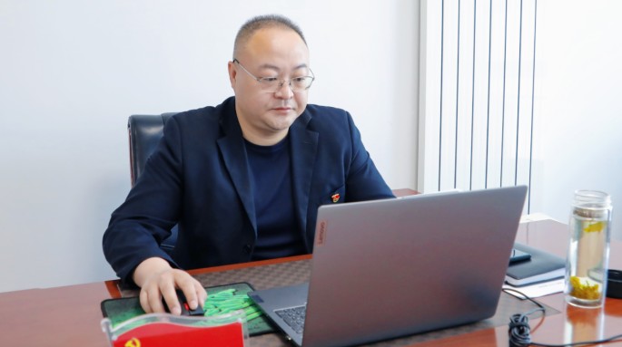 不負(fù)耕耘 爭做時代奮斗者——記甘肅建投2023—2024年勞動模范 李萬榮