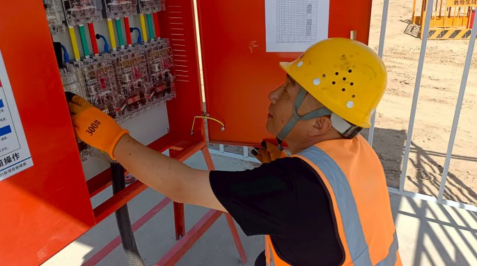 堅(jiān)守平凡崗位，書(shū)寫(xiě)不凡擔(dān)當(dāng)?——記甘肅建投新能源公司2024年度優(yōu)秀共產(chǎn)黨員?王勝利?